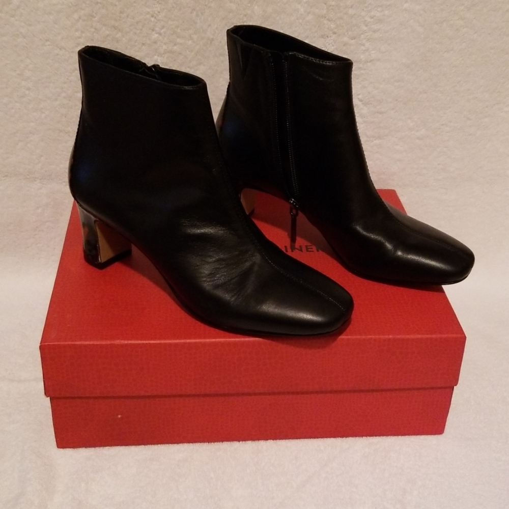 Donald Pliner Black Leather Bootie